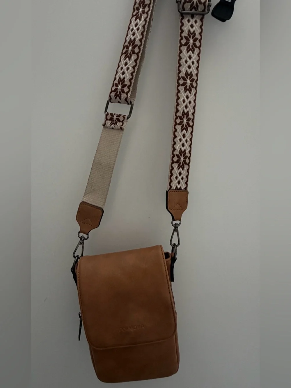 Woman Tan Leather Crossbody Bag